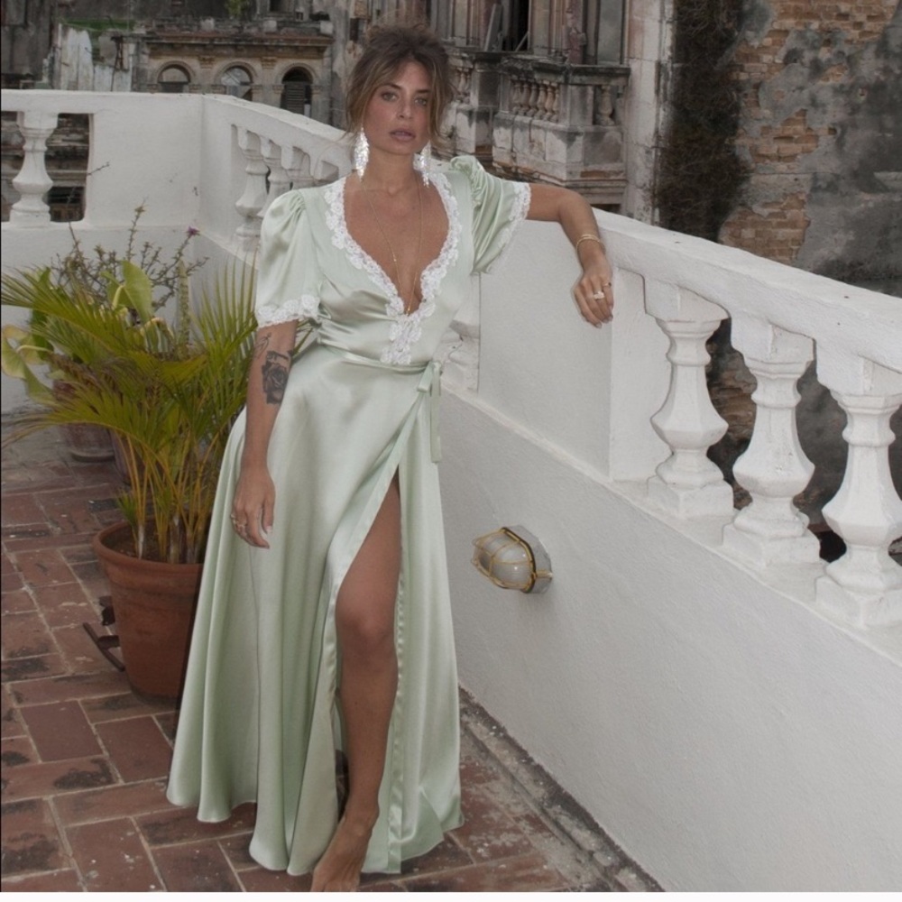 ISO THE ROSEMILK honeymoon dress. Any color.